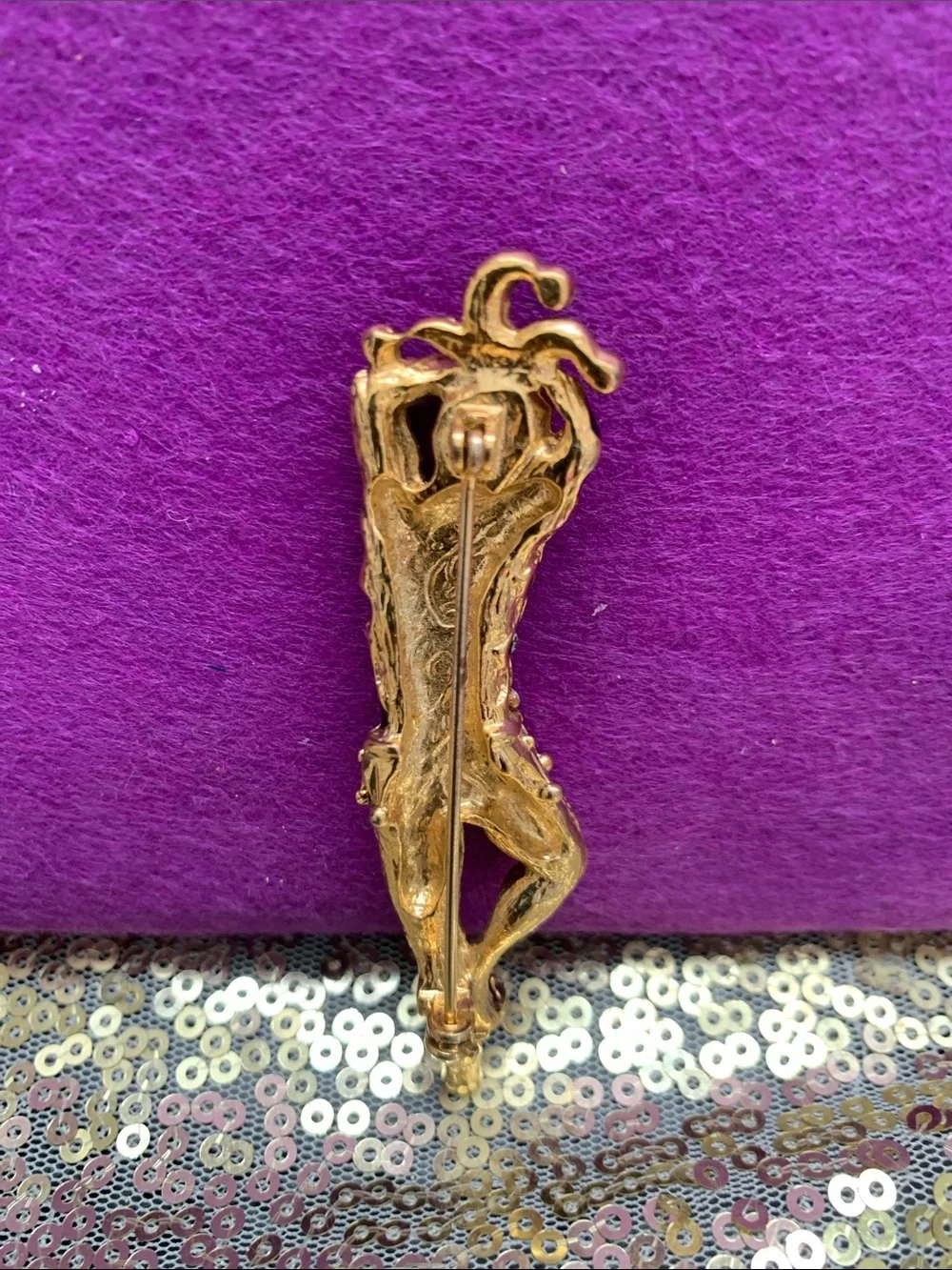 N/A elegant gold
